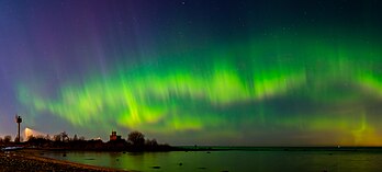 Une aurore boréale à Uusküla (Estonie). (définition réelle 8 095 × 3 662)