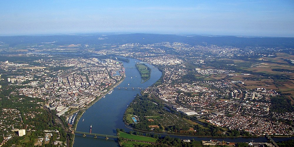 View north along the Rhine with the old Winterhafen in the lower left and the former port facilities further north