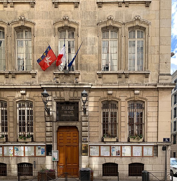 File:Mairie de Lyon 6e - façade.jpg