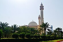 Manama al-Fateh Grand Mosque Exterior Norden 3.jpg