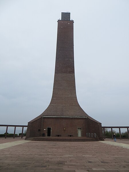 File:Marineehrenmal Laboe April 2015 A3.jpg