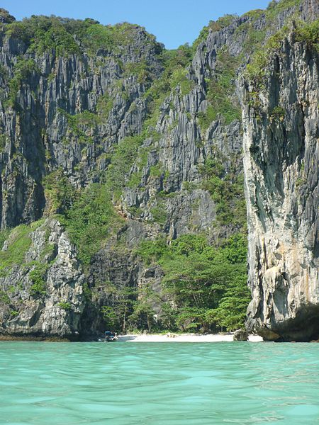 File:Maya Bay (4297188394).jpg