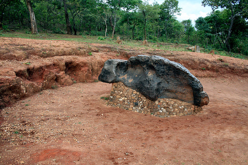 File:Mbozi meteorite - 01.jpg