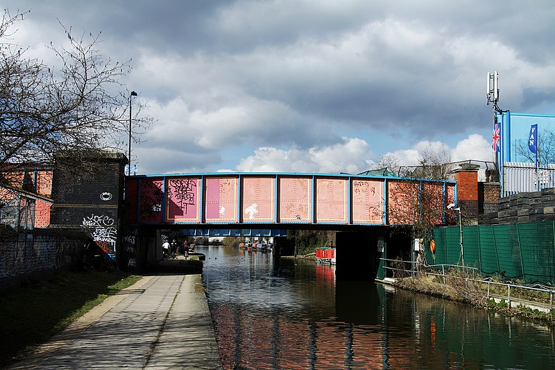 File:Mitre bridge on Scrubs Lane over Grand Union Canal in 2013 (6).JPG