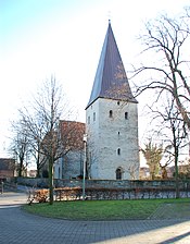 Kerkje Mönninghausen (gedeeltelijk 13e-eeuws, drastisch uitgebreid in 1964)
