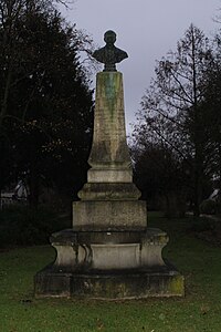 Monument au comte de Launay à Troyes, amputé de son agriculteur avec sa charrette.