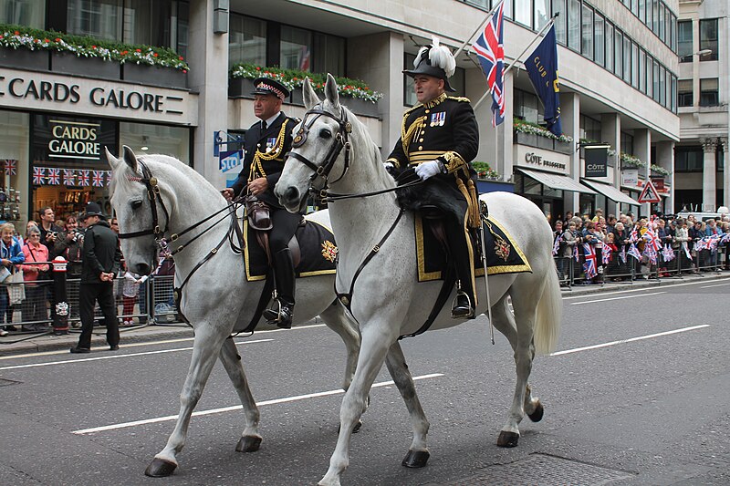File:Mounted Police, London, 2012.jpg