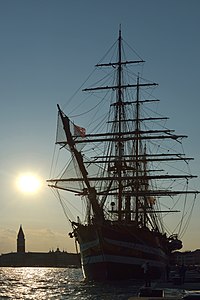 Nave scuola Amerigo Vespucci a Venezia.jpg