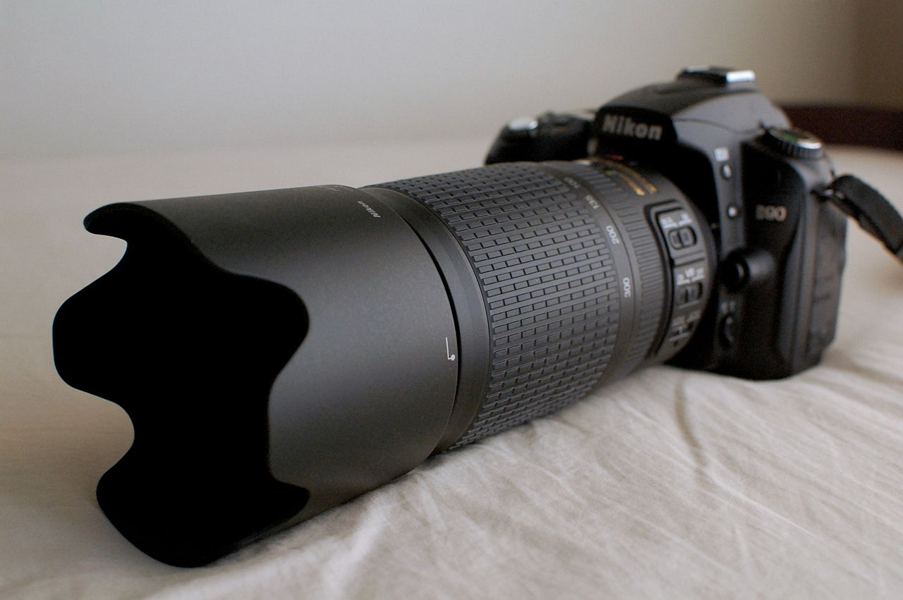 File:Nikon D90 with Nikon AF-S VR Zoom-Nikkor 70-300mm F4.5-5.6G IF-ED  lens.jpg - Wikimedia Commons