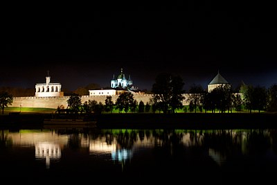 Искусство новгорода. Искусство Великого Новгорода. Искусство Великого Новгорода презентация. Волхов ночью. Тема Великий Новгород искусства.