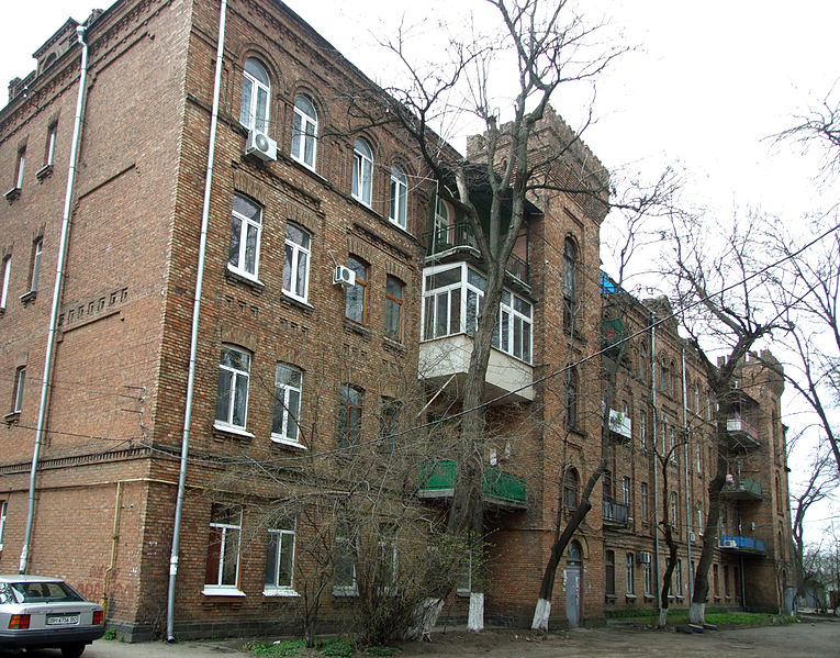 File:Odesa Artillery school Apartment building 1-2.jpg