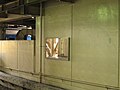 中央線快速の荻窪駅に設置されている鏡。 自殺防止のために、心理的効果を狙って設置されている。