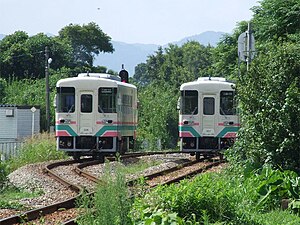 大原信号場で行き違う甘木線の列車