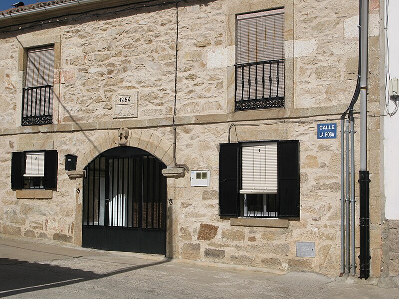 File:PEÑAUSENDE vivienda.JPG