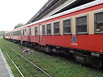 Oranžová vlaková souprava PNR Kiha 52 (stanice PNR FTI, East Service Road, Taguig) (11. 8. 2017) 1.jpg