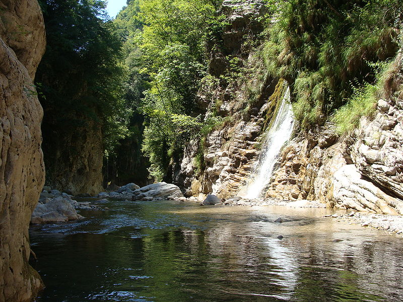 File:Pantavrechi gorge in Evritania, Greece 6.jpg