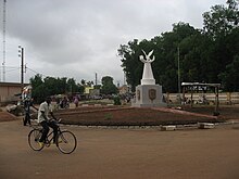 A roundabout in Parakou Parakouroundabout.jpg