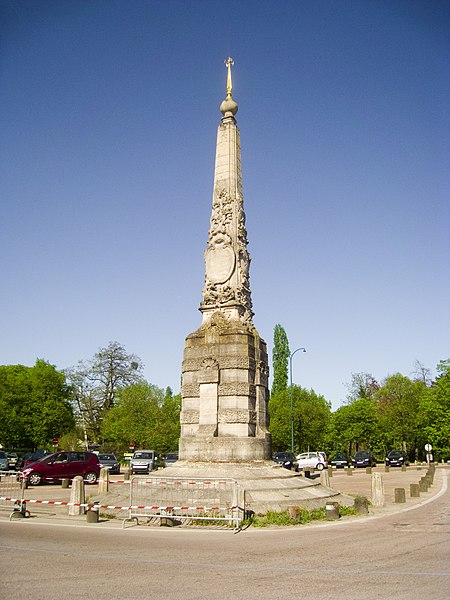 File:Paris, Bois de Vincennes, Pyramide.jpg