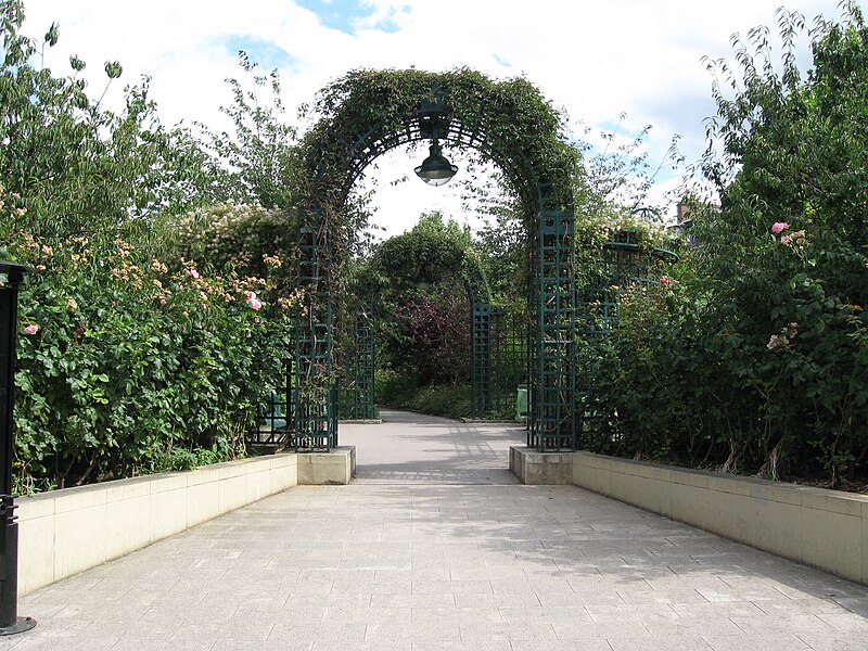 File:Paris 75012 Coulée Verte René-Dumont 20090715 - 003 .jpg