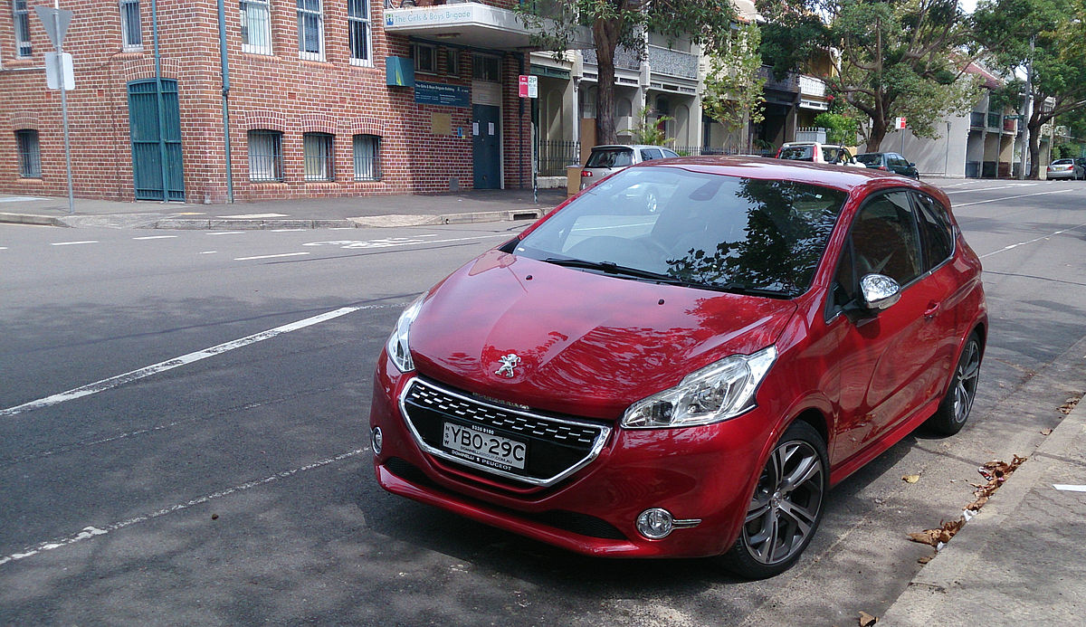 File:2017 Peugeot 208 GTi 1.6 Front.jpg - Wikipedia