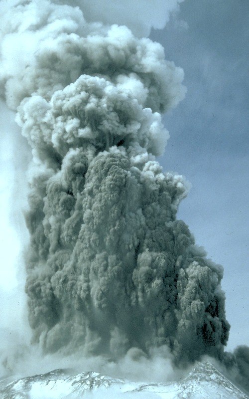 Phreatic eruption at the summit of Mount St. Helens, Washington, in the spring of 1980