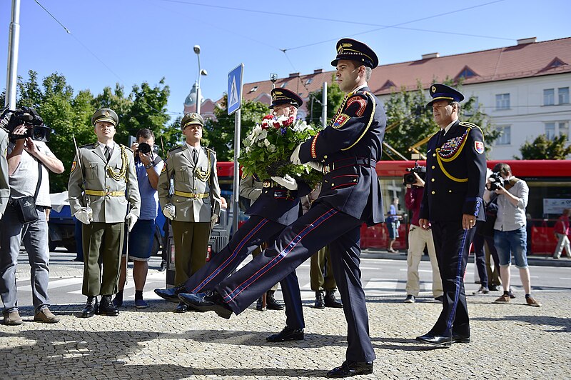 File:Pietna spomienka na obete 21. augusta 1968 (36710289225).jpg