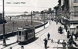 Pisa - Tram sul lungarno Regio.jpg