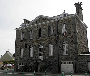 Mairie-école de Plerguer.