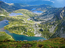 The Seven Rila Lakes, Rila Mountain, Bulgaria Pogled kum ezerata ot biloto.JPG
