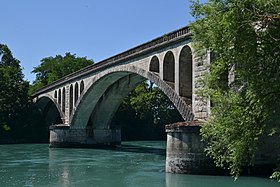 Le pont, rive droite.