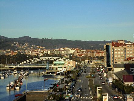 Beiramar Avenue, marina and modern bridge of As Correntes.