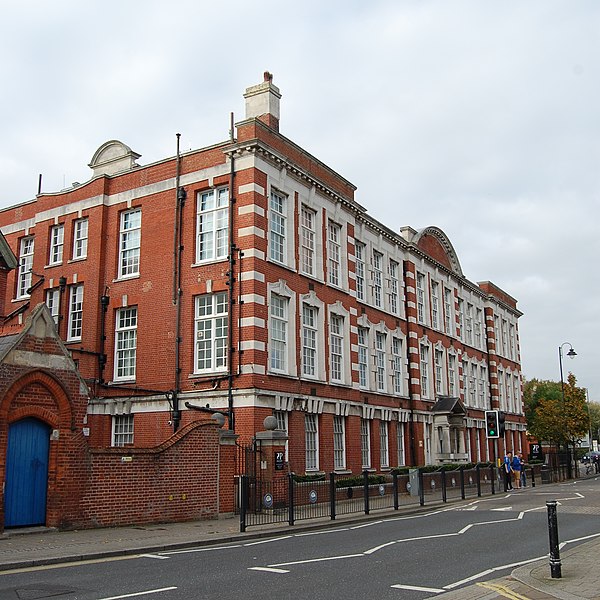 File:Priory School, Fawcett Avenue, Southsea (October 2017).JPG