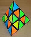 Rubik kim tự tháp đã xáo trộn