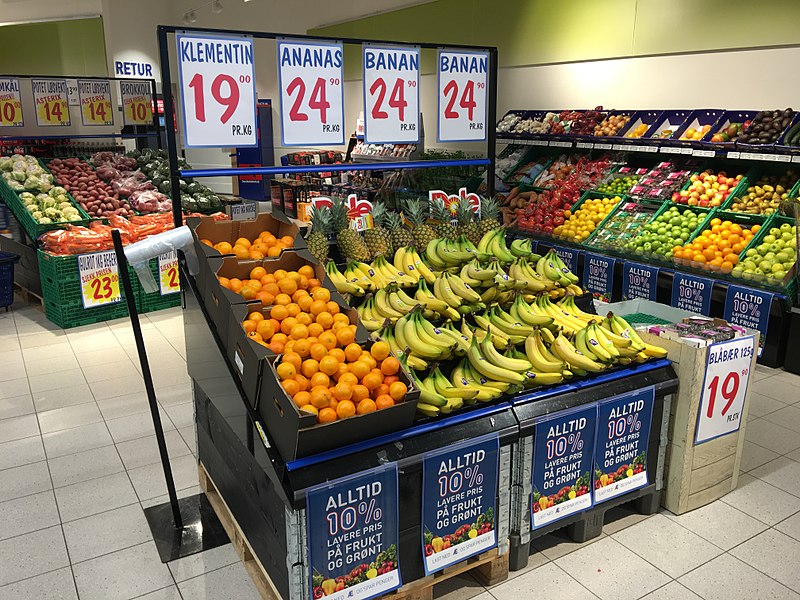 File:REMA 1000 Supermarket interior grocery store Tønsberg, Norway 2017-11-03 fruit vegetables.jpg