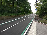 Section of the RS 1 in Mülheim opened in spring 2019: the walking area is also paved with asphalt.