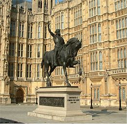 Richard Cœur de Lion (1860), devant le Palais de Westminster à Londres.