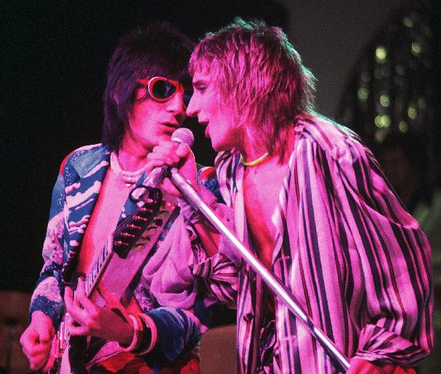 Wood (left) while in Faces, with Rod Stewart (right) in 1975