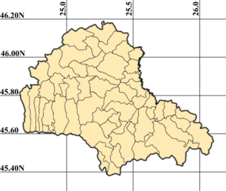 Mapa konturowa okręgu Braszów, po prawej nieco na dole znajduje się punkt z opisem „Săcele”