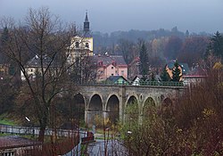 Rychnov u Jablonce nad Nisou, viadukt a kostel.jpg