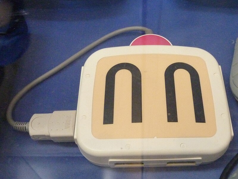 File:SBom Multitap (Bomberman) (8567359351).jpg