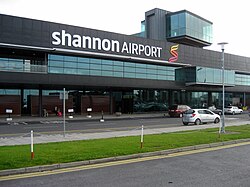 Shannon-airport-building-2008.jpg