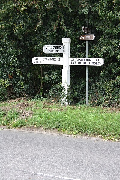 File:Signpost beside Old Great North Road opposite Toll Bar - geograph.org.uk - 4686337.jpg