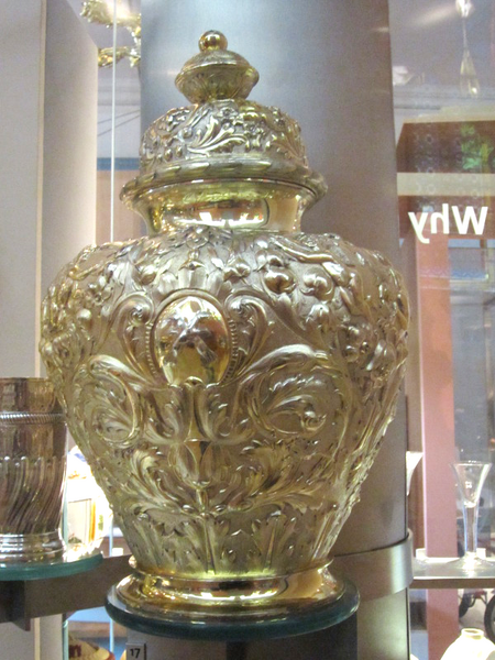 File:Silver-gilt vase and cover, Walker Art Gallery.png