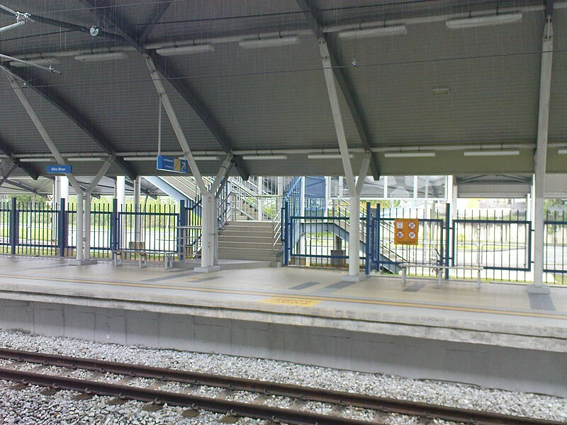 File:Slim River railway station inside 4.jpg