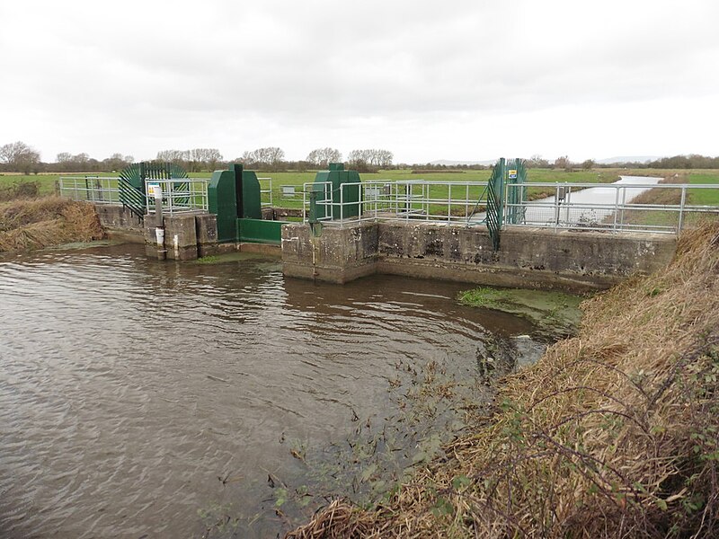 File:Sluice on Cripps River - geograph.org.uk - 5250874.jpg