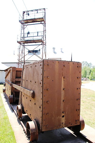 File:Soudan Underground Mine SP IMG 1076 cage and skip.JPG