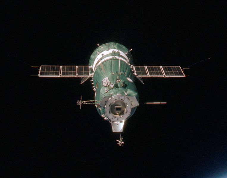 File:Soyuz-19 Docking End.jpg