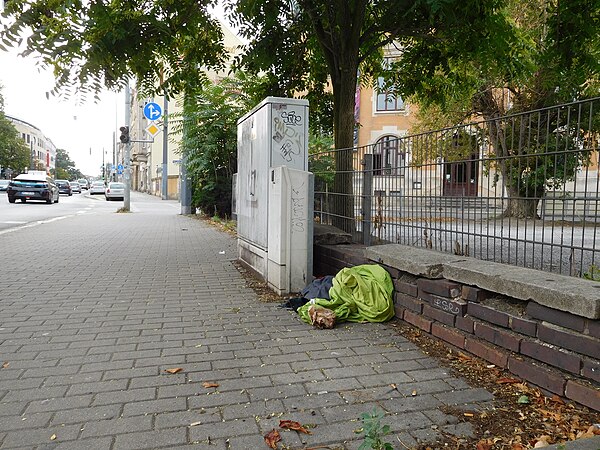 Überall machen es sich die Obdachlosen in der Stadt bequem ...
