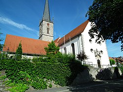 Das Rathaus (Hauptstraße 12) und St. Peter und Paul (Hauptstraße 20)