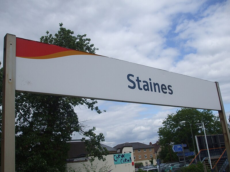 File:Staines station signage.JPG